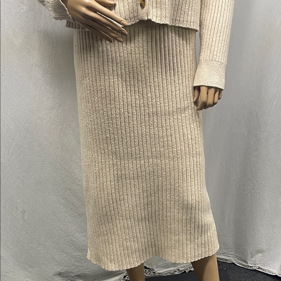 Time and Tru Women's Cream Ribbed Knit Skirt & Sweater Set - Picture 3 of 8